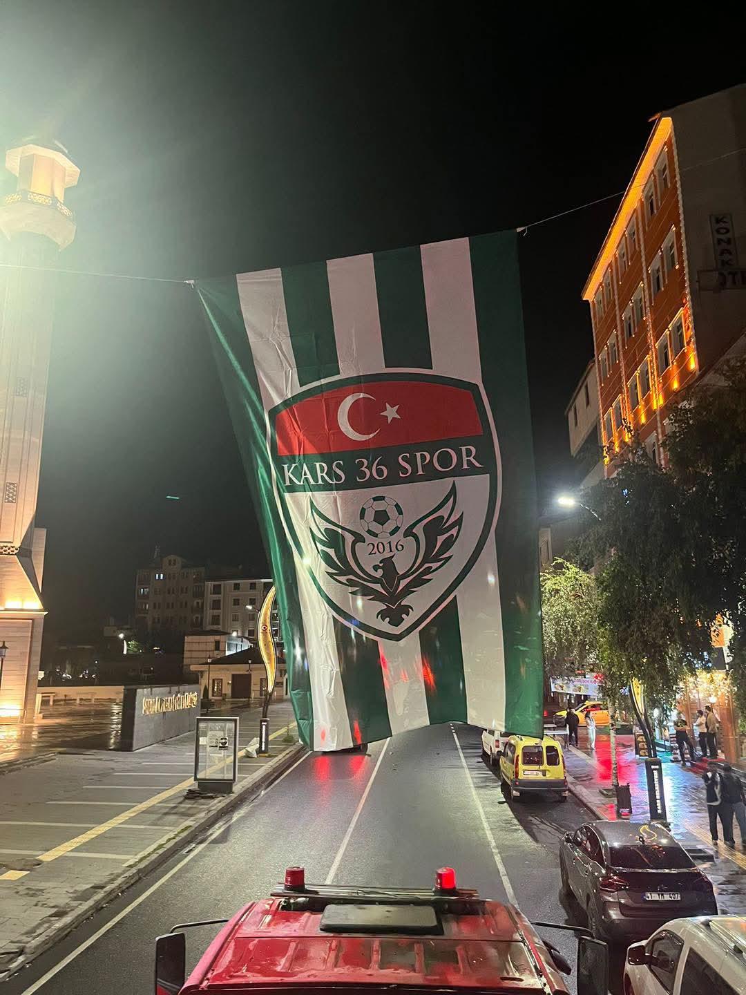 Kars’ta Yeşil-Beyaz Coşkusu: Sokaklar Kars 36 Spor Bayraklarıyla Donatıldı