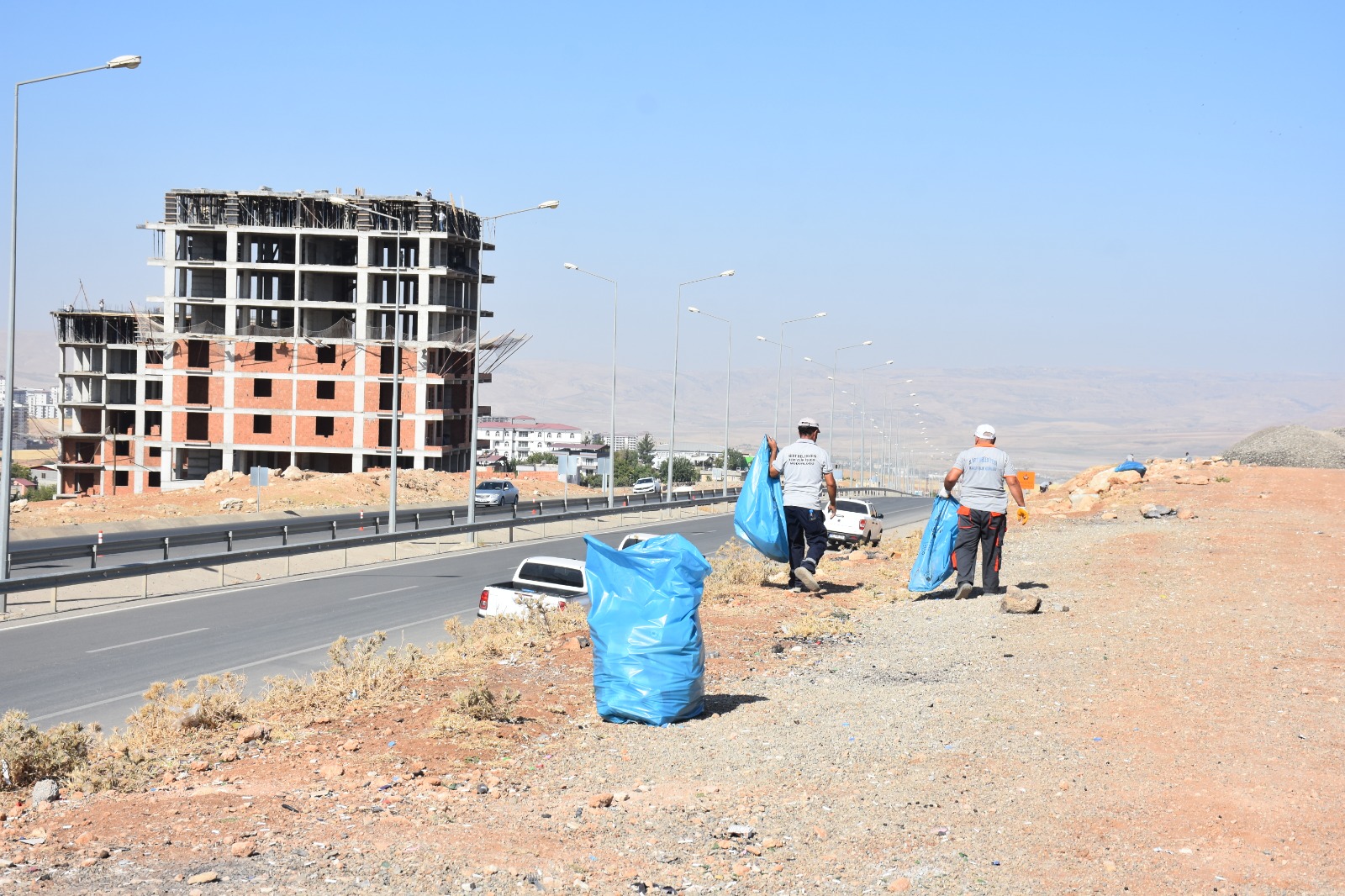 Siirt Belediyesi Çevre Yolunu Atıklardan Arındırdı