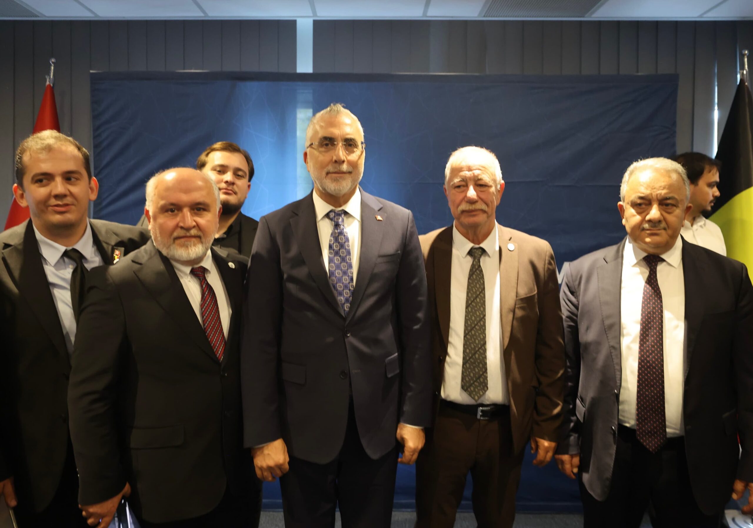 Bakan Işıkhan’dan Brüksel’de UID Belçika Temsilciliğine Ziyaret