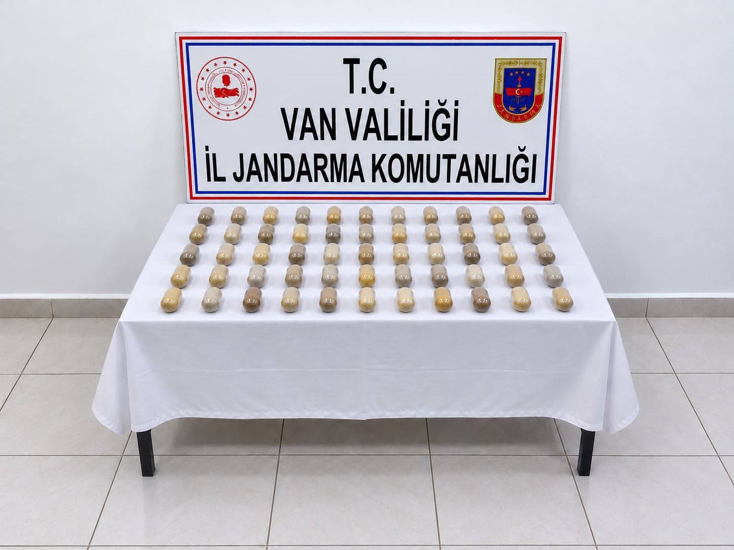 Van’da Kurye Operasyonu: Midesinden Yarım Kilo Metamfetamin Çıktı