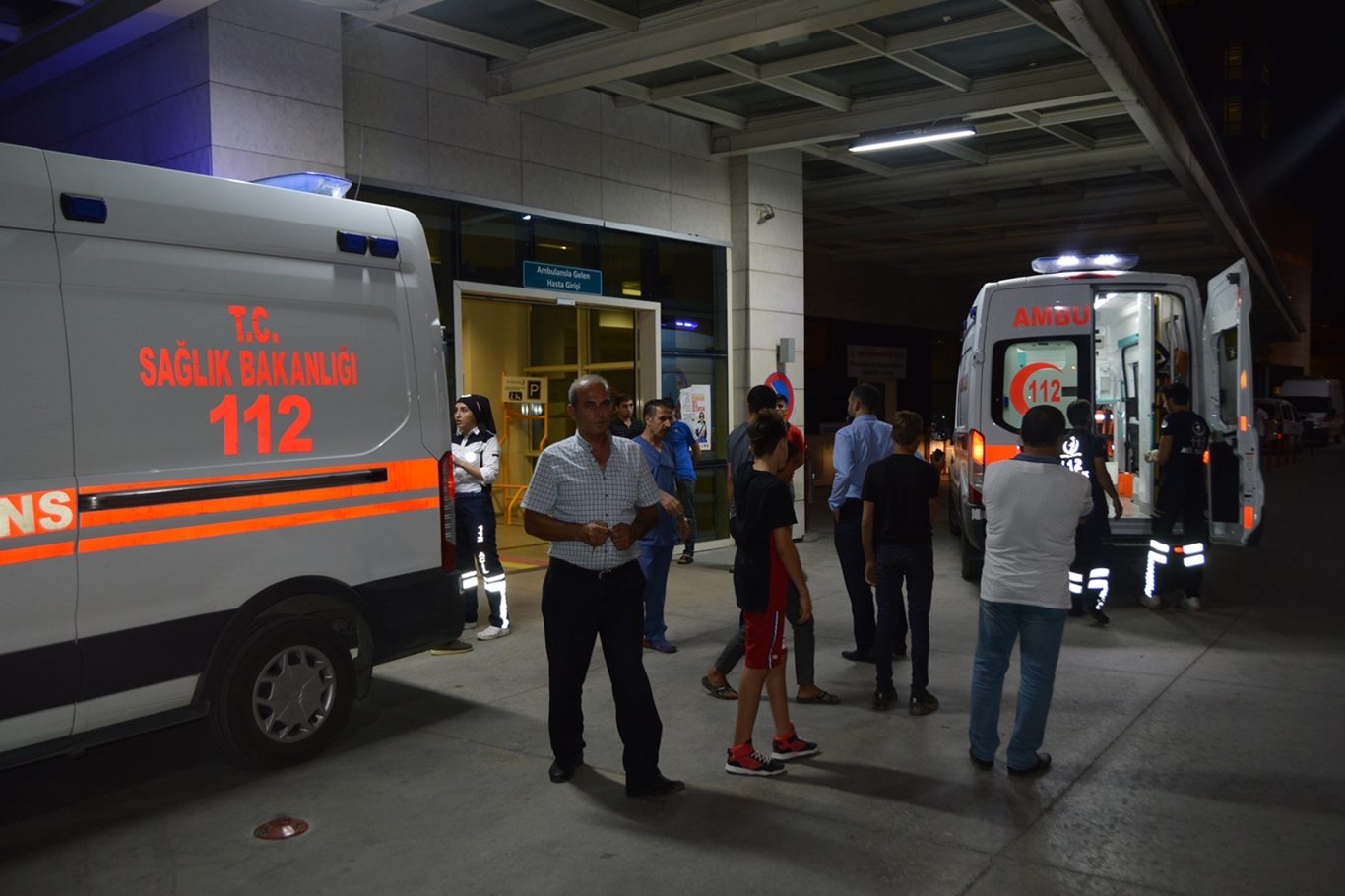 Baykan’da İki Araç Çarpıştı: 20 Yaşındaki Genç Ağır Yaralandı