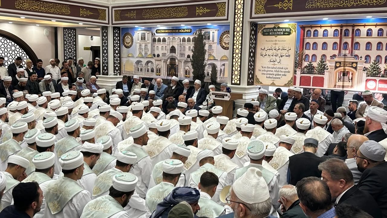 Sultan Memduh Hazretleri Külliyesi 121 Talebenin İcazet Töreniyle Açıldı